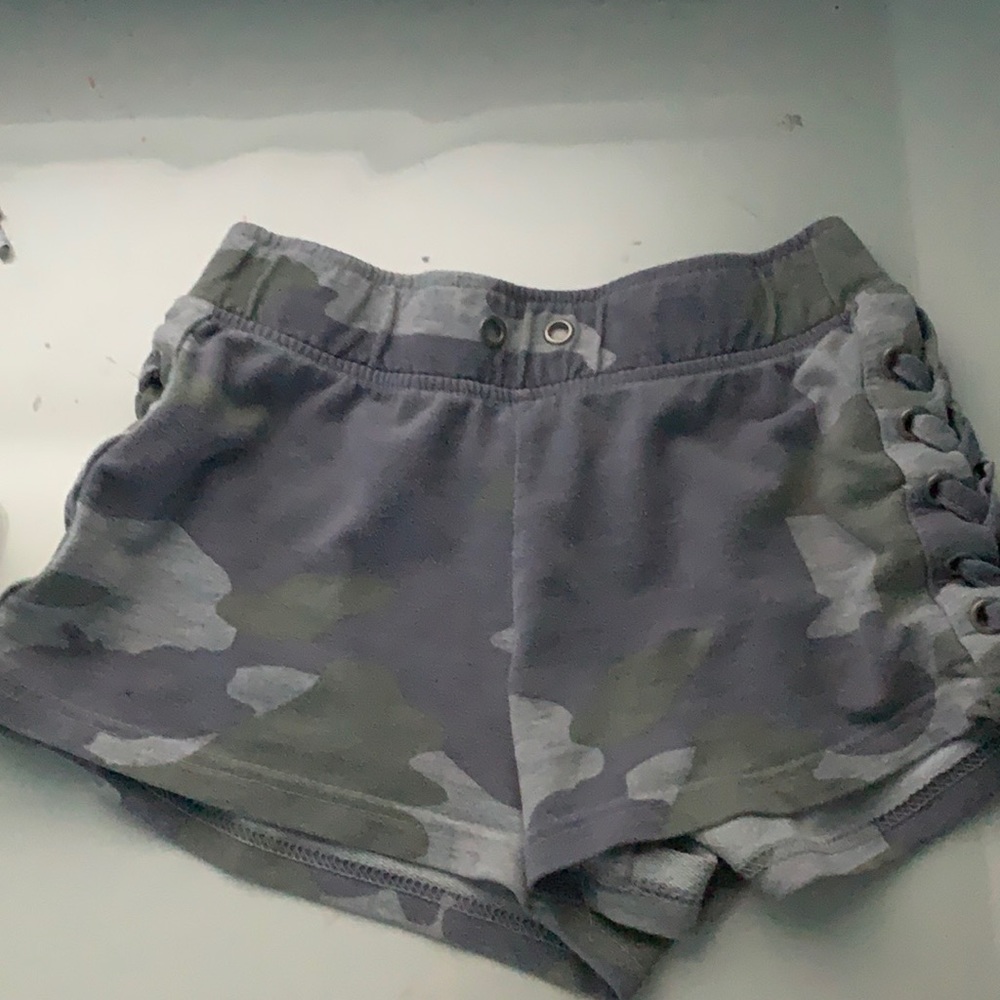 Vanilla star camo shorts